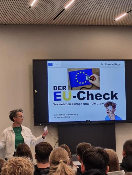 Stefanie Schneider giving a presentation