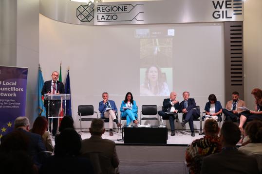 CoR President speaking at the event "Bringing Europe closer to local communities"